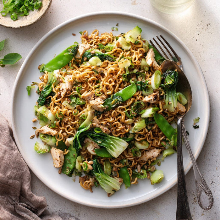 easyChef Pro Crispy Asian Chicken Noodle Salad with Toasted Seeds and Nuts