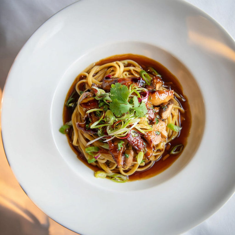 easyChef Pro Ginger Chicken Lo Mein with Shiitake Mushrooms
