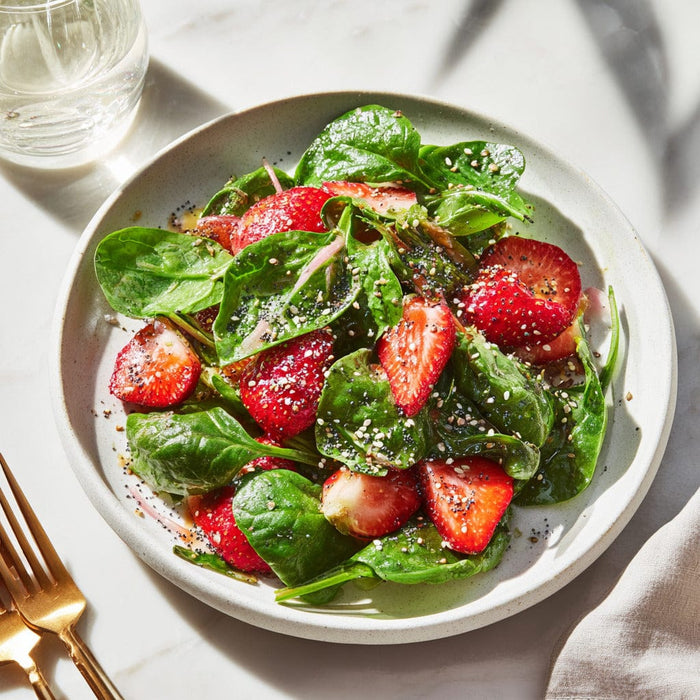 easyChef Pro Refreshing Spinach and Strawberry Salad with Poppy Seed Dressing